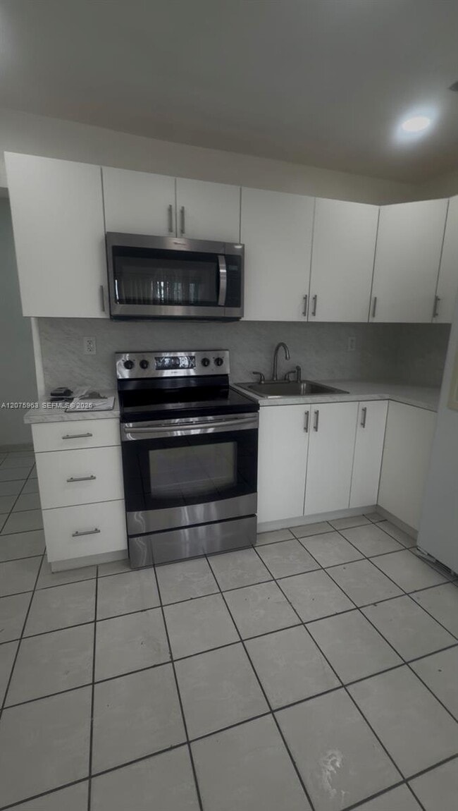 Building Photo - 3821 SW 89th Ct