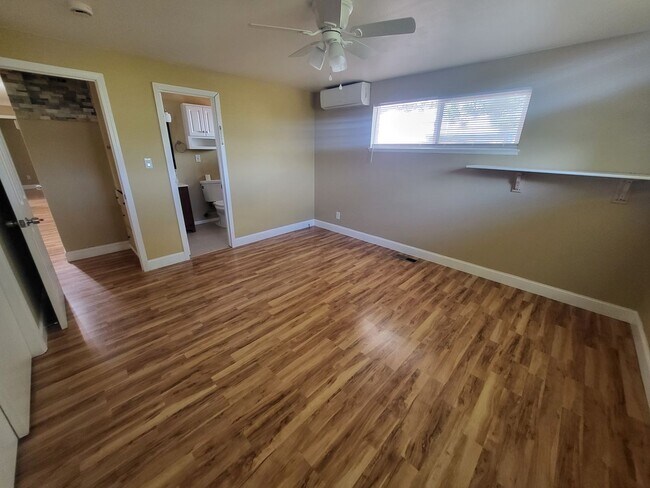 Building Photo - 1010 S Division St