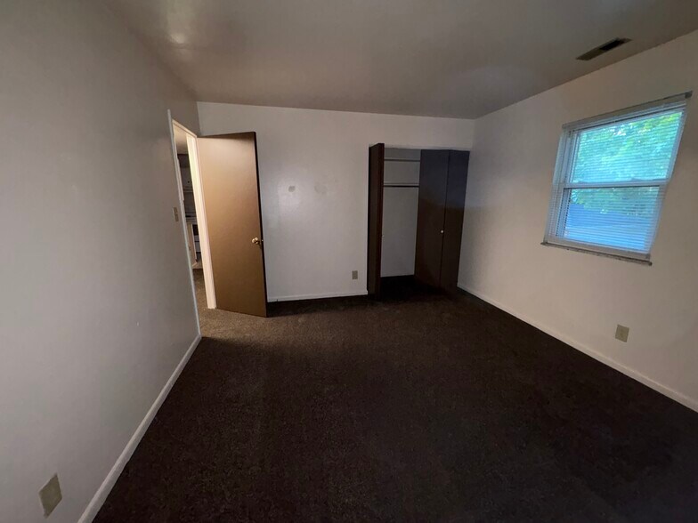 Bedroom - 42 Vinway Ct