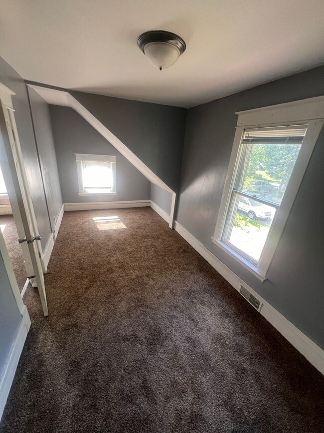 Building Photo - 4 Bed 2 Full Bath! PENDING