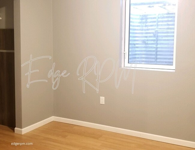 Building Photo - Now leasing for May 2026! Four Bed/One Bath