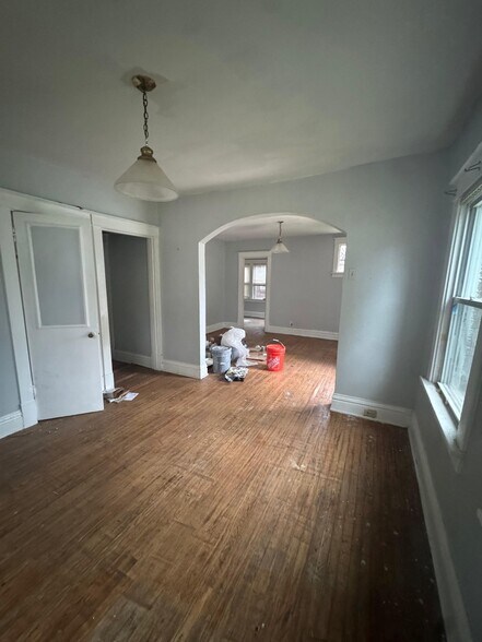 Building Photo - 3738 Sylvan Pl