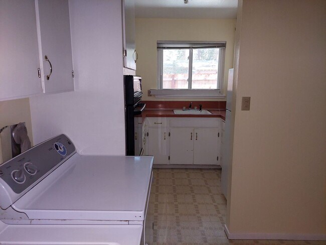 Building Photo - AN746-AutraTrust