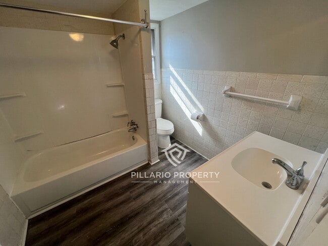 Building Photo - On Indy's Red Line, Cute Garfield Park 3 B...