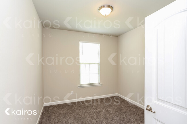 Building Photo - 6727 Tiger Pointe Dr.