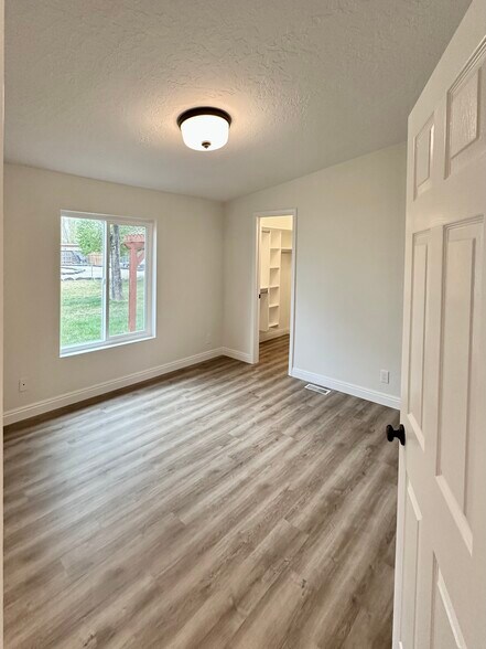 Building Photo - 213 Sheltie Ln