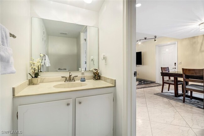 Building Photo - 185 Cypress Way E