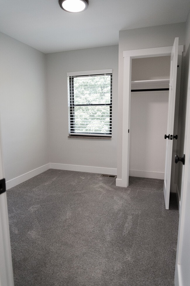 Building Photo - 151 Morrison Dr