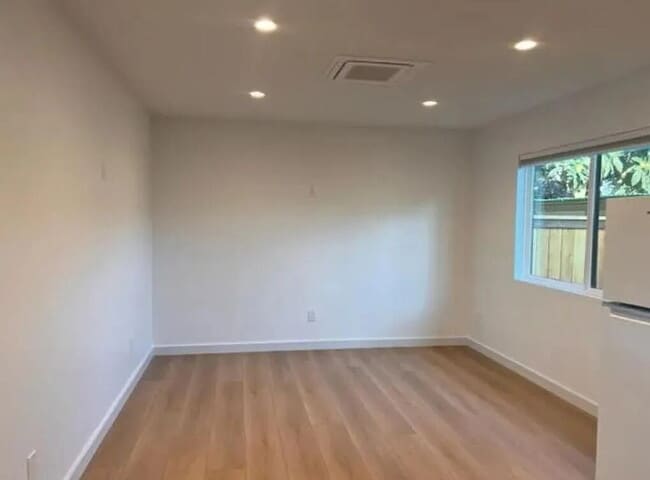 Building Photo - "Charming 1-Bedroom Retreat in Santa Barbara – Cozy 600 Sq Ft Gem!"