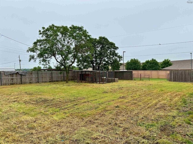 Building Photo - 1112 Lisa Ln