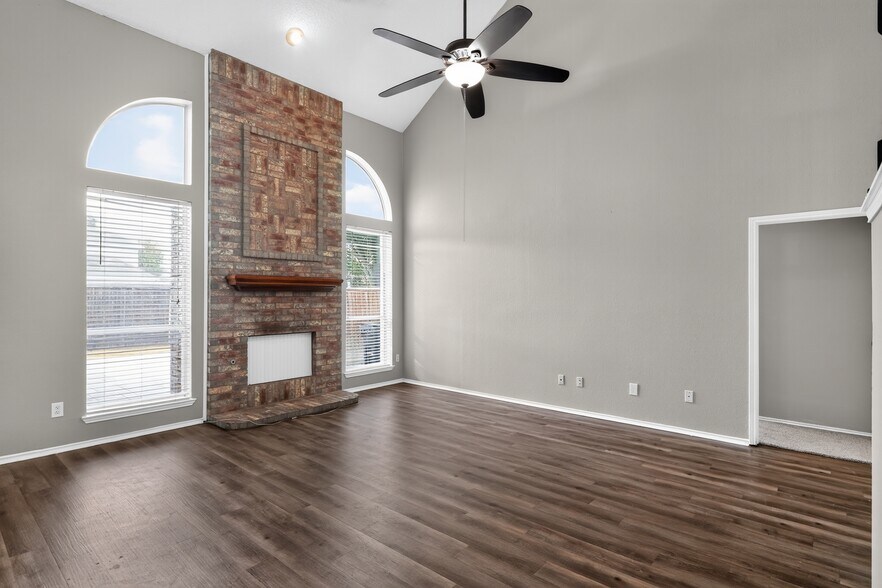 Building Photo - 1624 Ariel Dr