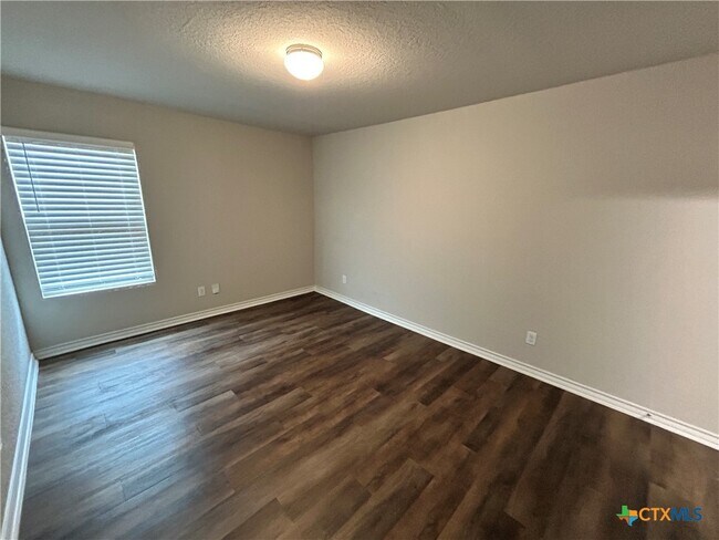 Building Photo - 724 Stonemanor