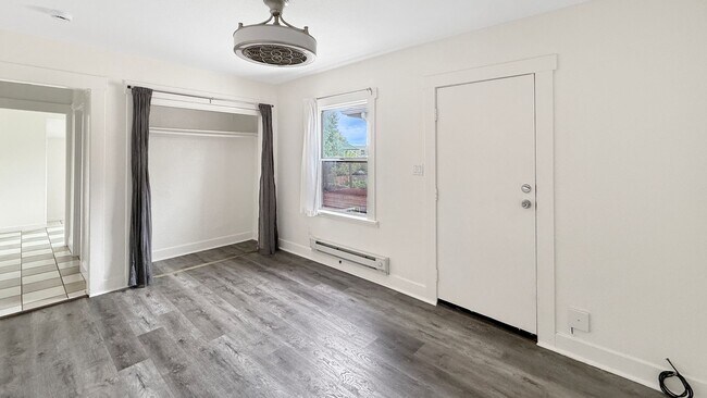 Building Photo - 859 47th St