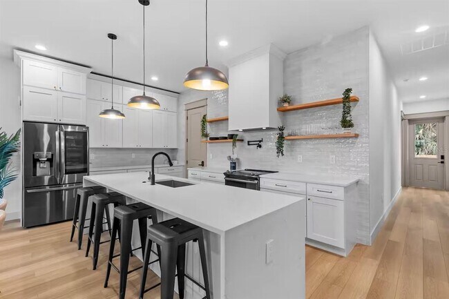 Building Photo - 2407 Harper St