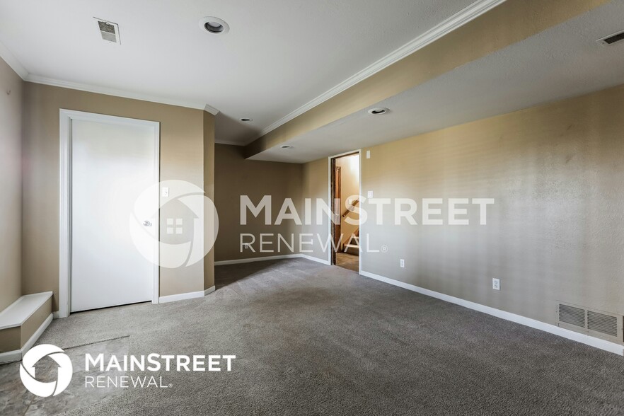 Building Photo - 2300 Valley View W