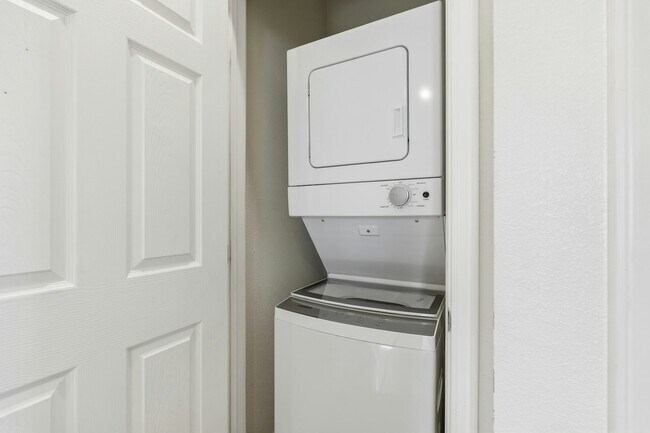 Building Photo - 707 Runnels Ave