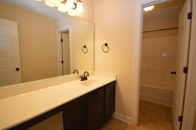 Building Photo - 204 Station Dr