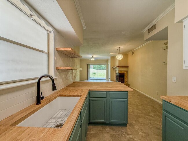 Building Photo - 2450 Wickersham Ln