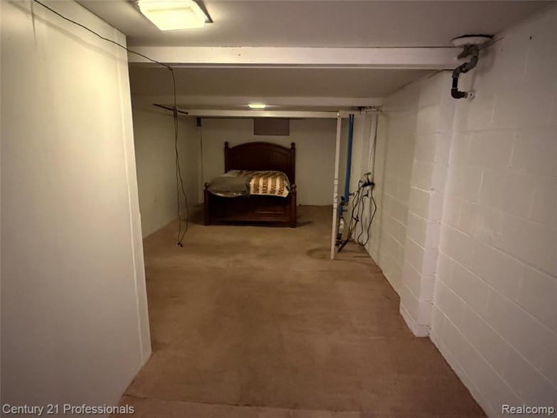 Building Photo - 1403 E Maxlow Ave