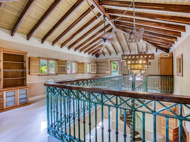 Building Photo - 3504 Banyan Cir