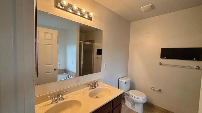 Building Photo - 1161 Tudor Dr
