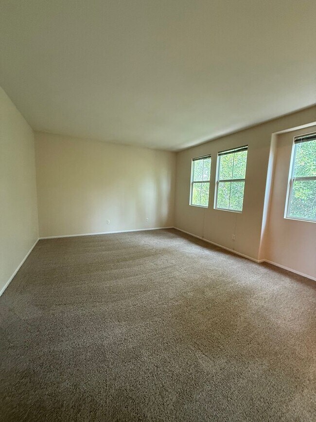 Building Photo - 1147 Azalea Way