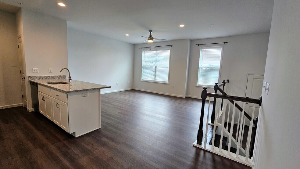 Building Photo - 61 N Conifer Dr