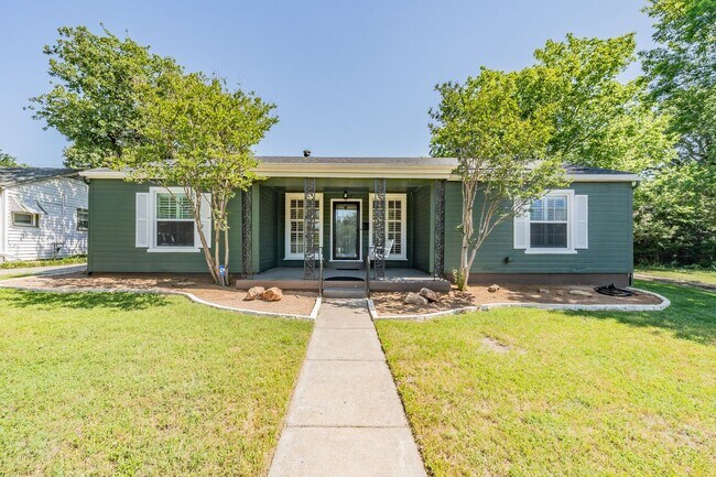 Building Photo - 2157 W Lotus Ave
