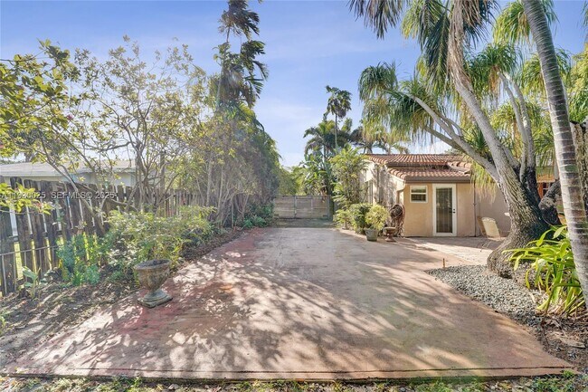 Building Photo - 2611 Roosevelt St