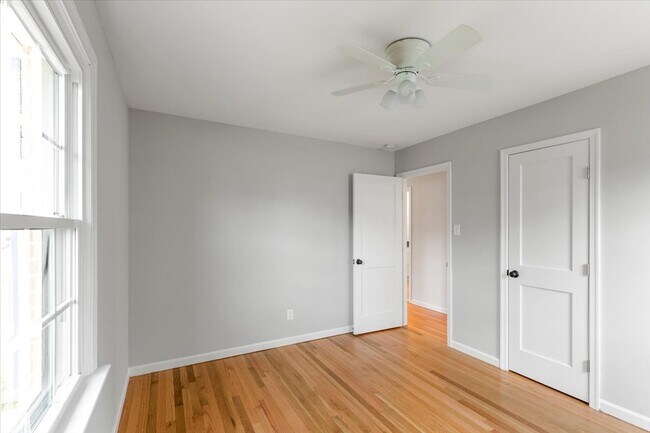 Building Photo - 2910 Fendall Ave