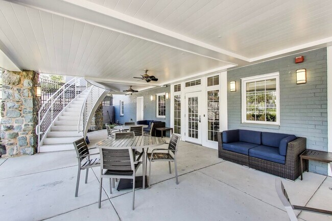 Building Photo - Light-filled 2bd/2ba right on S Four Mile Run $2850