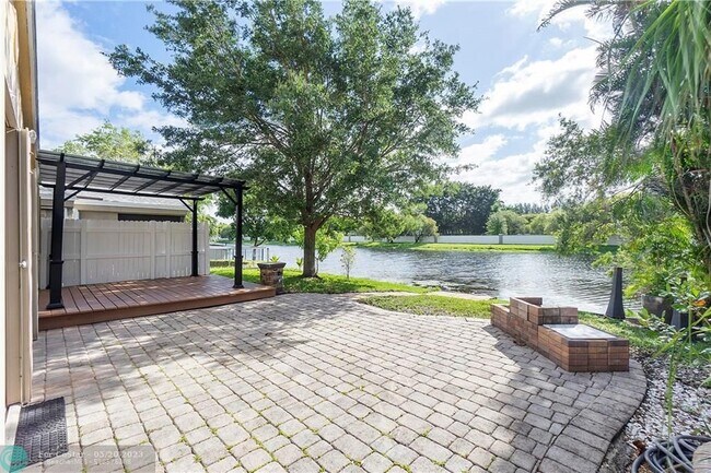 Building Photo - 1920 NW 34th Ave