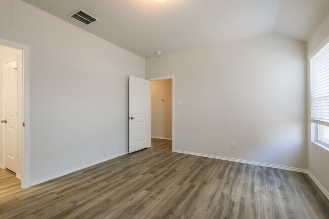 Building Photo - 18409 Hillwood Ln