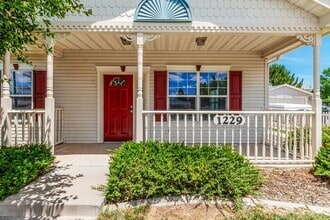 Building Photo - Spacious 3-Bedroom, 2-Bath Home