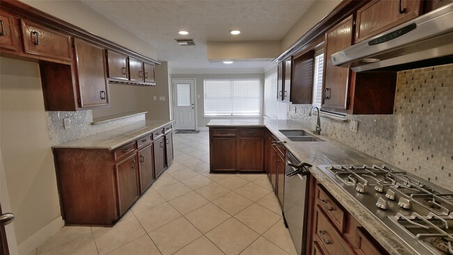Building Photo - 21626 Park Tree Ln