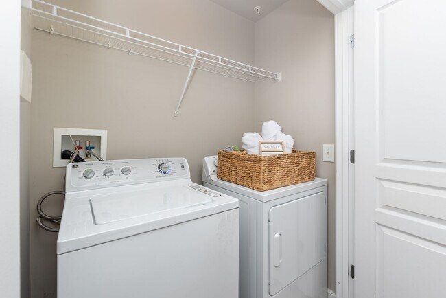 Building Photo - 3 Bedroom Flat, End unit Apartment - Available at Woodlands with $500 deposit. Ask your leasing a...