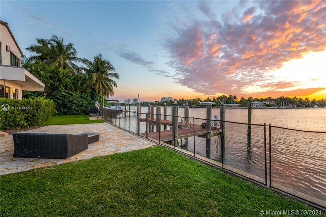 Building Photo - 2700 N Bay Rd