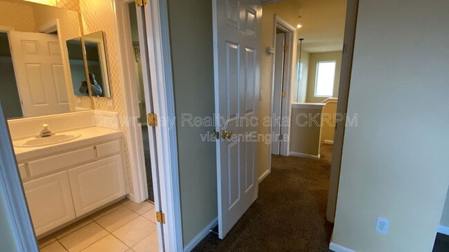 Building Photo - 1367 Gwerder St