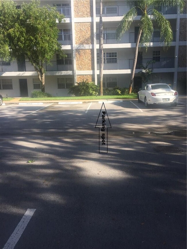 Building Photo - 625 Oaks Dr