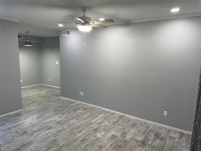 Building Photo - 7037 N Holiday Dr