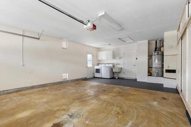 Building Photo - 1304 San Julian Dr