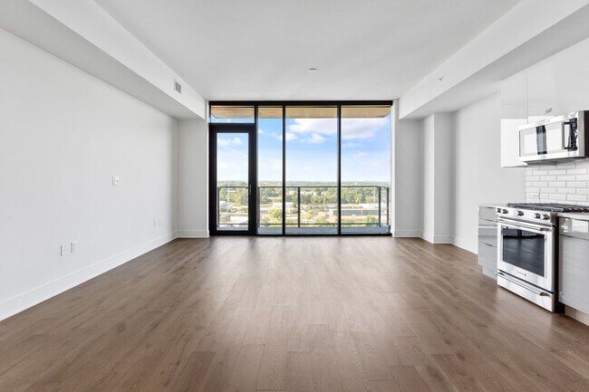 Building Photo - Studio Apartment in West Midtown!