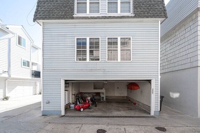 Building Photo - 314 E Bay Ave