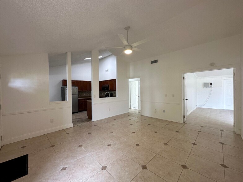 Building Photo - 10682 Fascination Ln