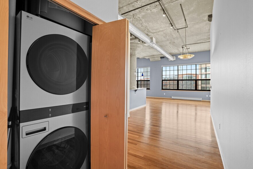 Laundry - 311 E Erie St