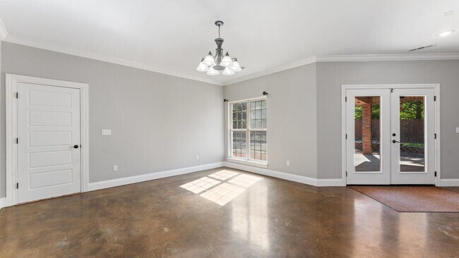 Building Photo - Luxury Bentonville Home with Private Saltwater Pool