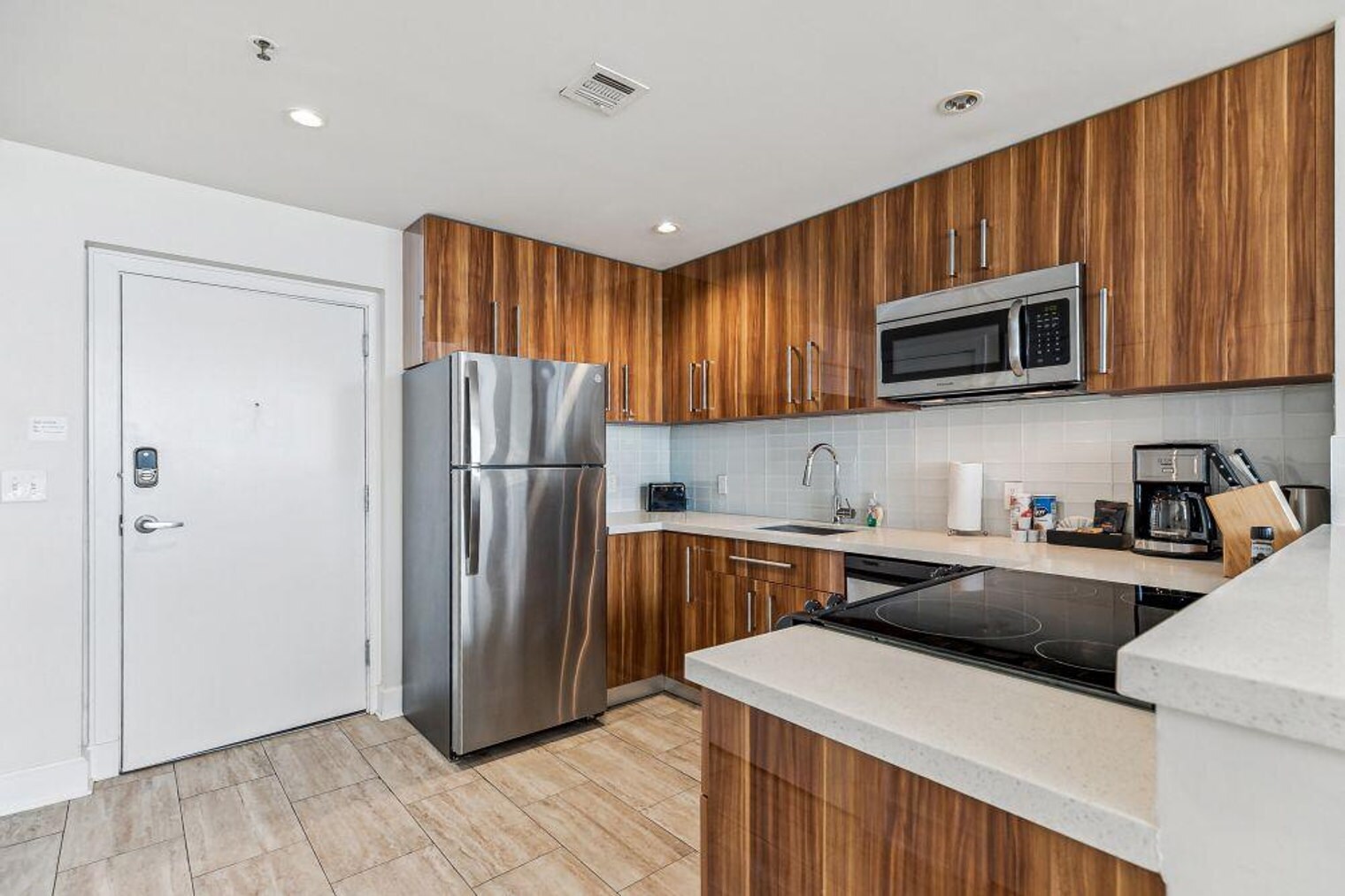 Building Photo - 925 Common St