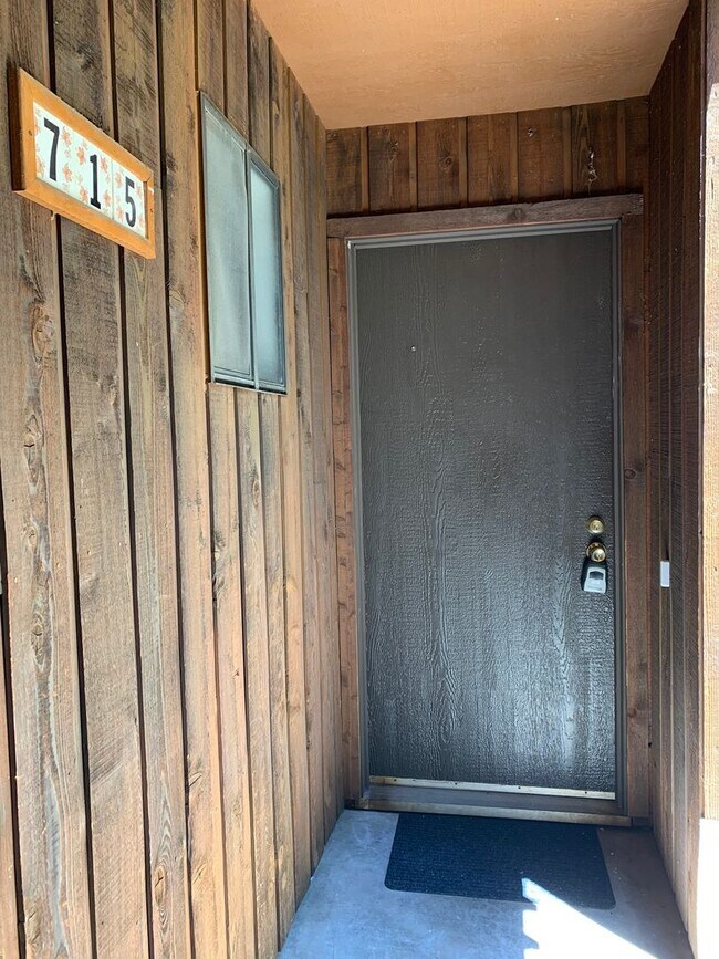 Building Photo - UPDATED2 Bed/2 Bath Alpine Oaks Condo