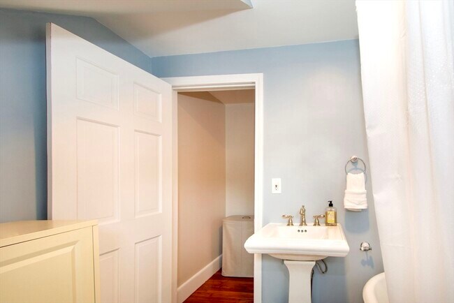 Building Photo - 21 Elm Ct