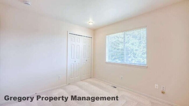 Building Photo - Light and Bright Home in the Desirable Upland View Neighborhood